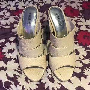 Jennifer Lopez Blush Color Heels